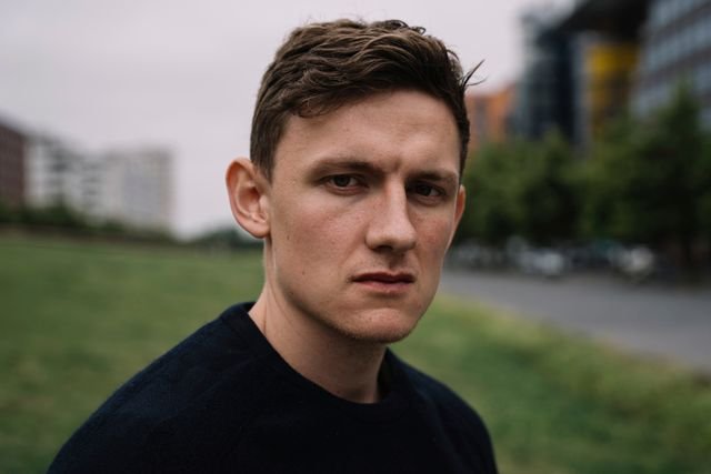 Erik Ahrens: Biografie, Karriere und politische Entwicklung erik ahrens